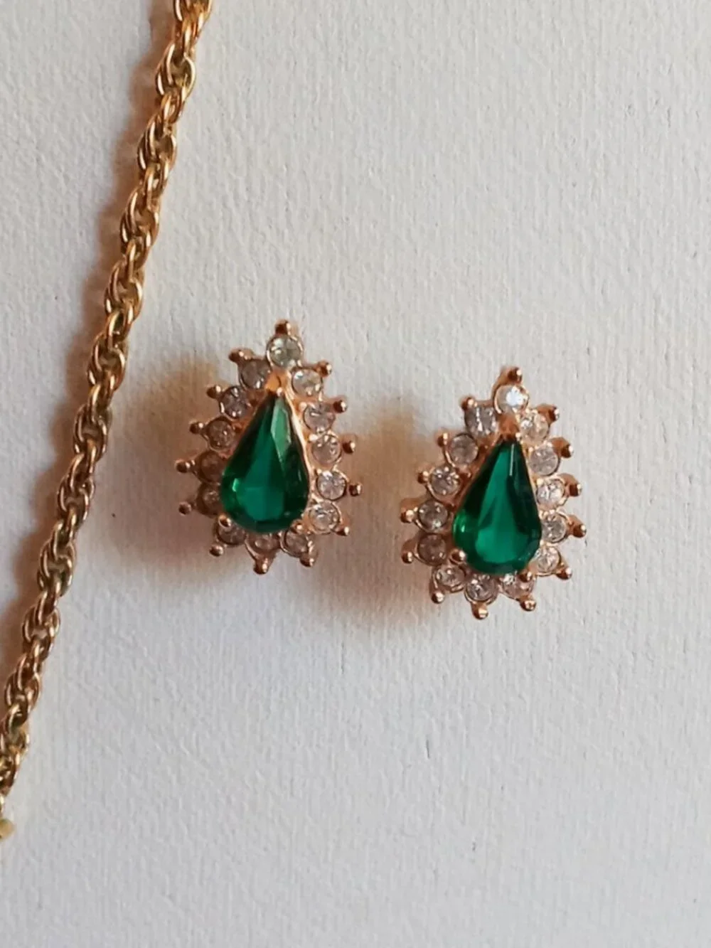 ROMAN Green Gem & Gold Plated Matching Necklace & Earrings Set Worn Once!